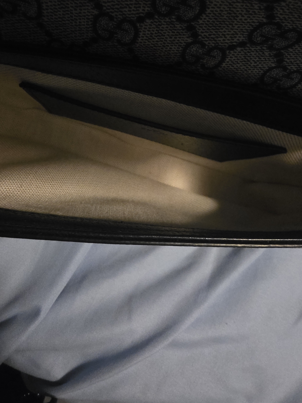 Gucci Beige GG Supreme Shoulder Bag with Navy Logo - Picture 5 of 7